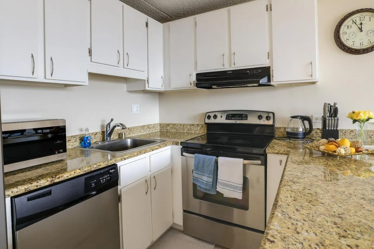 アパート Honolulu Condo Stay With Balcony Walk To Beaches!