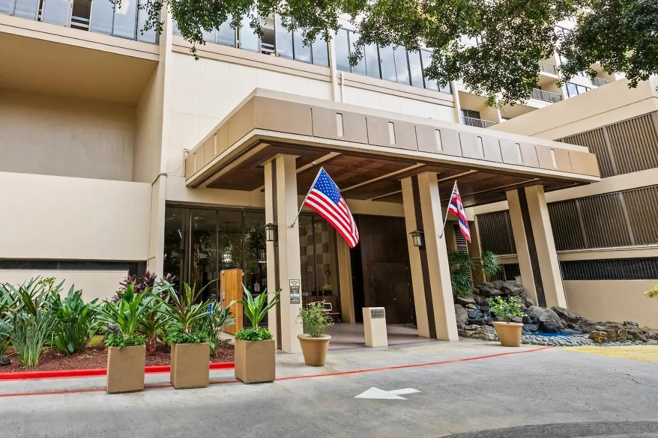 Honolulu Condo Stay With Balcony Walk To Beaches!