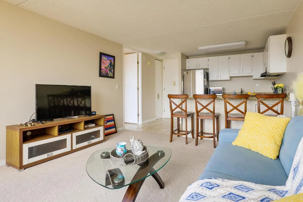 Honolulu Condo Stay With Balcony Walk To Beaches! 米国