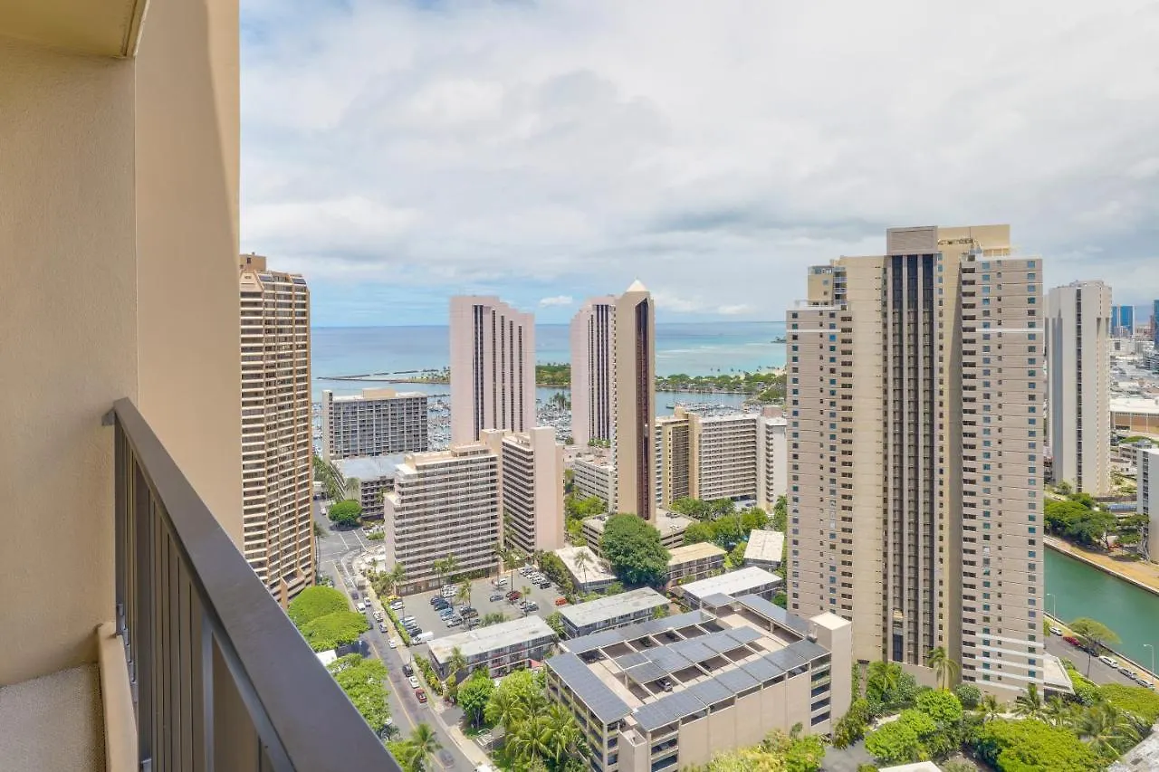 Honolulu Condo Stay With Balcony Walk To Beaches! アパート