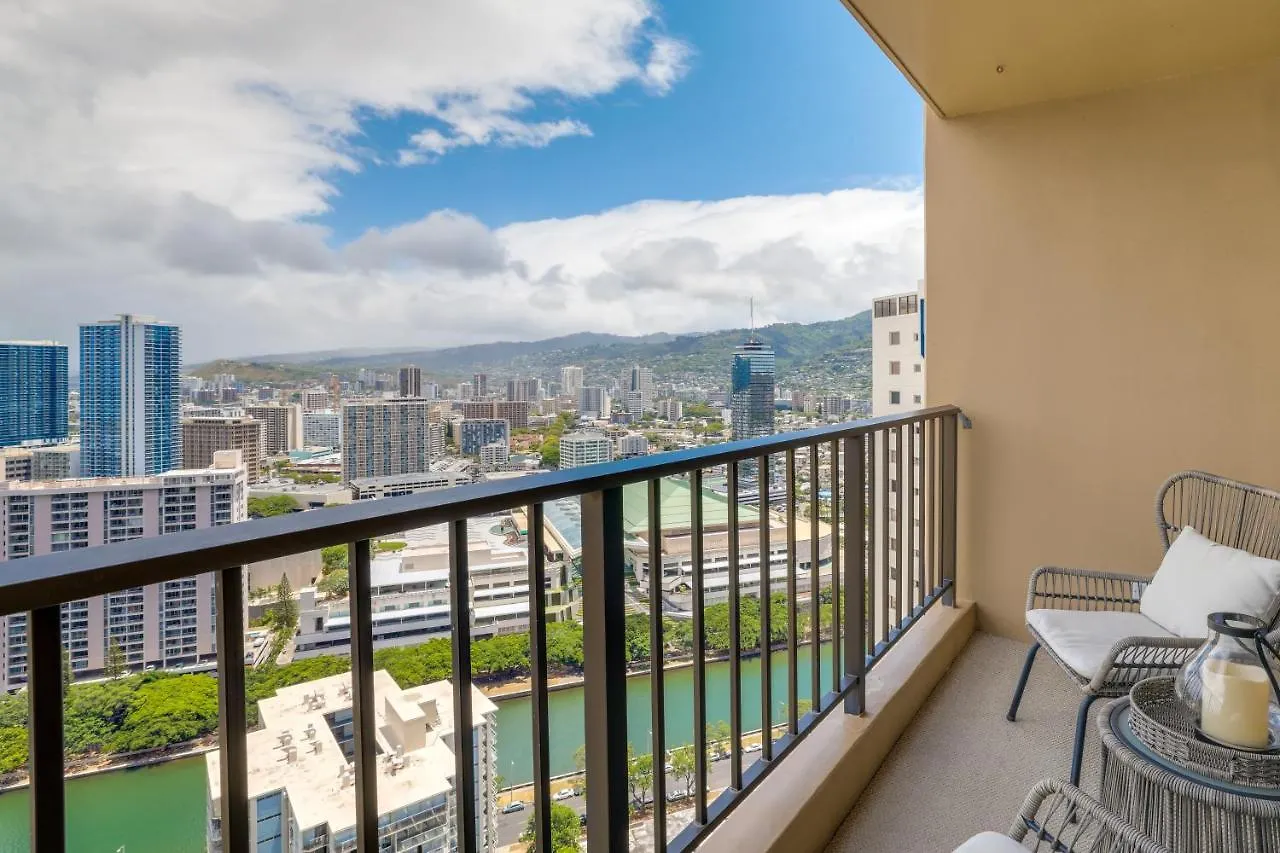 アパート Honolulu Condo Stay With Balcony Walk To Beaches!